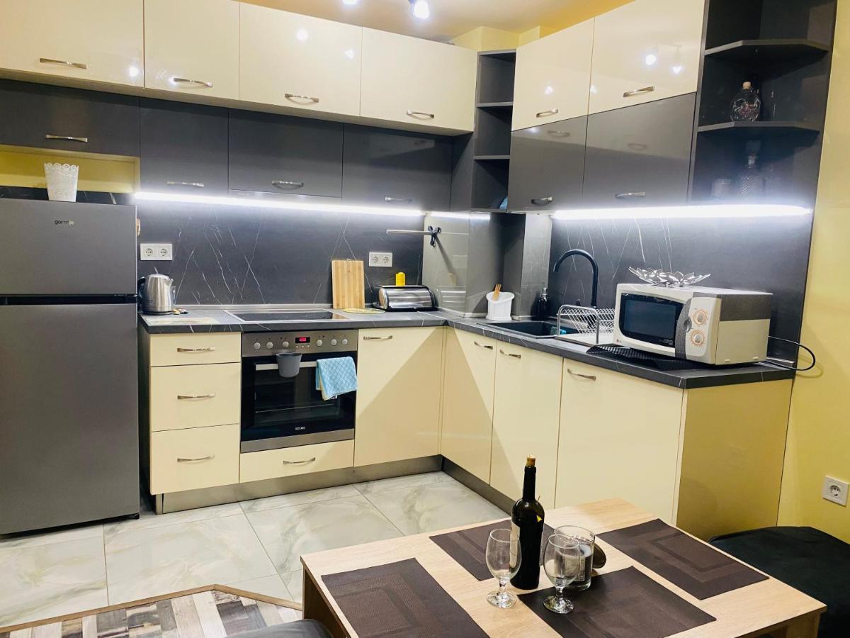 Vanilla Ice Apartment *